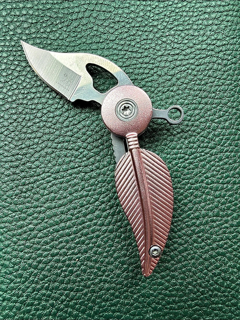 Luluboss Leaf Folding Keychain Pocket Knife Pink & Silver